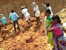 தெலுங்கானாவில் மண்சரிவில் சிக்கி 10 பெண்கள் பரிதாப பலி…  முதல்வர் இரங்கல் 