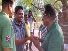 அமைச்சரிடம் ஓட்டு கேட்ட மா.கம்யூனிஸ்ட் வேட்பாளர்.. புன்னகை பூத்த செல்லூர் ராஜூ.. மைதானத்தில் கலகல! 
