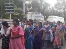 இலங்கையில் உயிரிழந்தவர்களுக்கு குமரியில் அஞ்சலி.. மெழுகுவர்த்தி ஏந்தி மக்கள் பேரணி