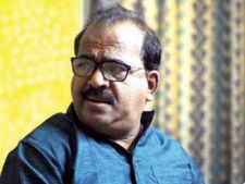 நாஞ்சில் சம்பத்துக்கு நேர்ந்த பரிதாபம்.. கரூரில் ஜோதிமணிக்காக பிரச்சாரம் செய்த போது தாக்குதல் 