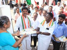அவங்க திட்டுனா பதிலுக்கு திட்டமாட்டோம்.. கம்யூனிஸ்ட் பற்றி நாராயணசாமி கப்சிப்!