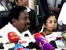  பளிச் முகத்துடன் நிர்மலா தேவி.. யார் யாரோ தொந்தரவு செய்வதாக வக்கீல் புகார்