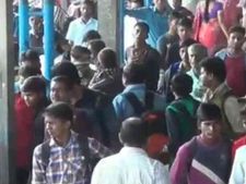 நாளை ஆந்திரா சட்டசபை தேர்தல்.. ஹைதராபாத் பஸ், ரயில் நிலையங்களில் கூட்டமோ, கூட்டம் 