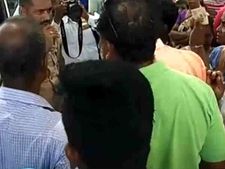 மீனவர்கள் என்றால் ஏமாற்றுவீர்களா? விடமாட்டோம்.. வாக்களித்தே தீருவோம்.. குமரியில் மக்கள் கொந்தளிப்பு 