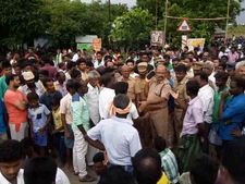 பொன்னமராவதி விவகாரம்... 500 க்கும் மேற்பட்டோர் சாலை மறியல்... விருதுநகர் அருகே பரபரப்பு 