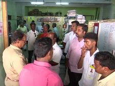 ரீசெட் செய்யாத விவிபாட்.. உடைக்க முயன்ற தேர்தல் அலுவலர்கள்.. கொந்தளித்த ஏஜென்டுகள்