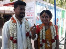 புதுச்சேரியிலும் கல்யாணத்தை முடித்த கையோடு மாலையும் கழுத்துமாக ஓட்டுப் போட்ட புது ஜோடி
