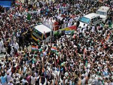 ராகுலுக்கு கேரளாவில் இவ்வளவு வரவேற்பா? அசரடித்த கூட்டம்.. முதல் பேரணியே மாஸ்! 