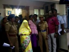 துருவ துருவ குழந்தை புரோக்கர்கள்.. ஈரக்குலை நடுங்கும் குழந்தை கடத்தல்..துணை புரோக்கர்கள் மூவர் கைது