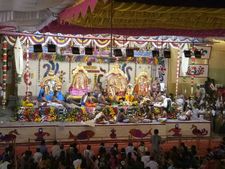 மதுரை மீனாட்சி அம்மன்- சுந்தரேஸ்வரர் திருக்கல்யாணம் கோலாகலம்.. ஆயிரக்கணக்கோர் தரிசனம்