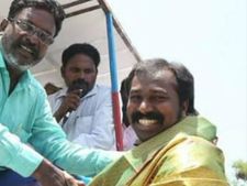 வாங்க வாங்க.. ஏம்ப்பா ஸ்டூலை எடுத்து இப்படி போடுப்பா.. அசத்திய திருமா.. வியந்த நாம் தமிழர் வேட்பாளர்