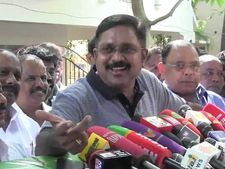 ஐடி ரெய்டு மூலம், 18 தொகுதிகளில் இடைத்தேர்தலை நிறுத்த சதி... தினகரன் பகீர் 