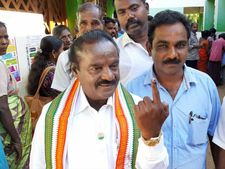 'உண்மை, நேர்மை, உழைப்பு' என்னை வெல்ல வைக்கும்...எச். வசந்தகுமார்.. நான்தான் ஜெயிப்பேன்.. பொன். ராதா
