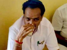 நன்னியூர் டீக்கடை மக்களே.. உள்ளே போய் பார்த்தா திண்ணையில் நம்ம அமைச்சர்.. கையில் பேப்பருடன்! 