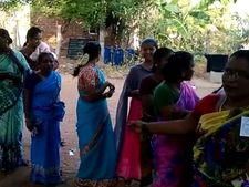 அடித்துப் பிடித்து வந்து ஓட்டு போடும் ஆண்டிப்பட்டி மக்கள்.. 11 மணி நிலவரப்படி 20.1 % வாக்குப் பதிவு!