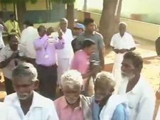 குமரியில் அதிர்ச்சி.. வாக்காளர் பட்டியலில் மாயமான 1000 மீனவர்களின் பெயர்கள்.. போராட்டம்! 
