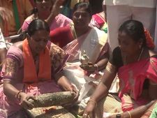  அம்மியில் மசாலா அரைத்த பெண்கள்.. புதுவையில் மின் கட்டண உயர்வுக்கு எதிர்ப்பு.. பாஜக ஆர்ப்பாட்டம்