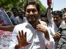 ஆந்திர முதல்வராக ஆட்சிக்கட்டிலில் அமர்ந்தார் ஜெகன் மோகன் ரெட்டி! தொண்டர்கள் உற்சாகம்! 