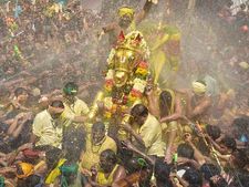 வைகாசி வசந்த உற்சவம்: மீனாட்சி அம்மன் கோவில்,அழகர்கோவிலில் கோலாகலம்