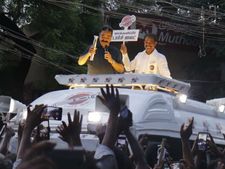 அரசியல் தலைவர்கள் என்னை விட நடிக்கின்றனர்.. ஏமாந்துவிடாதீர்கள்... கமல்ஹாசன் பொளேர் 
