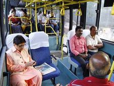 எனக்கு ஒரு கோப்பு கூட வருவதில்லை.. எல்லாத்தையும் நிறுத்திட்டாங்க.. கிரண் பேடி வருத்தம்
