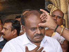 எப்படியாவது ஆட்சியில் நீடிக்கணும்பா..ஜோதிடர் சொல்படி தங்கத்தேர் செய்ய உத்தரவிட்ட குமாரசாமி 