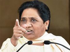 நம்ம குடும்பத்தையும் பிரிப்பாரோ.. மோடியை கண்டு பாஜக பெண் பிரமுகர்கள் பீதியாம்.. மாயாவதி ஓவர் பேச்சு 