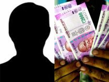 பல கோடி மதிப்புள்ள நகைகளுடன் மாயமான வங்கி ஊழியர்? கடலில் சடலமாக கண்டெடுப்பு.. புதுகையில் பரபரப்பு 