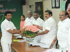 தேனி தொகுதியில் வென்று மத்திய அமைச்சர் ஆவாரா ஒபிஸ் மகன் 'ஒபிஆர்'? 
