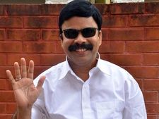 வாதாடிய வக்கீலுக்கே பீஸ் கொடுக்காமல் அலைக்கழித்து.. கொலை மிரட்டல்.. பவர் ஸ்டார் சீனிவான் புகார் 