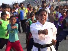 சபாஷ் புதுச்சேரி போலீஸ்... பொதுமக்களுக்கு இலவச கராத்தே பயிற்சி!