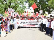 தமிழக வேலை தமிழருக்கே.. தமிழ் தேசிய பேரியக்கம் சார்பில் போராட்டம்.. பெண்கள் உள்பட 400 பேர் கைது 