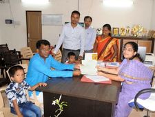2 ஏழைக் குழந்தைகளை கேந்திரிய வித்யாலயா பள்ளியில் சேர்த்துவிட்ட திருவண்ணாமலை ஆட்சியர் 