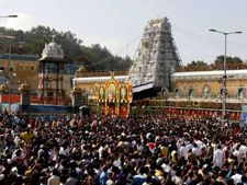 பக்தர்கள் கூட்டம் அலைமோதுகிறது... திருப்பதி கோவிலில் ஒரே நாளில் ரூ.4.10 கோடி உண்டியல் வசூல் 