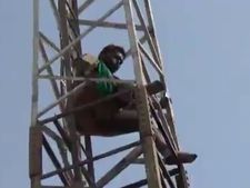 மதுரை அருகே பரபரப்பு.. மின் கோபுரத்தில் ஏறி தற்கொலைக்கு முயன்ற அரசு போக்குவரத்து ஊழியர்