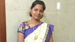 தவறான சிகிச்சை அளித்த தனியார் மருத்துவமனை.. தருமபுரியில் கர்ப்பிணி பலி.. மறியல் செய்த உறவினர்கள் 