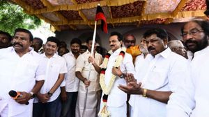 உதயநிதியை தொடர்ந்து இதோ வந்துட்டார்ல மாப்பிள்ளையும்! 