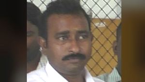 சாயங்காலம் 50 ரூபாய் கொண்டு வந்து கொடுத்திடு.. புரியுதா.. லஞ்சம் கேட்ட தாசில்தார்.. சஸ்பெண்ட்!