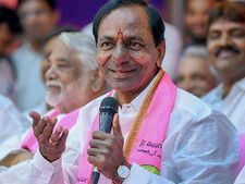 லோக்சபாவை விடுங்க.. உள்ளாட்சி தேர்தலில் இப்படி ஒரு வெற்றியா.. எதிர்க்கட்சிகளை மிரளவைத்த கேசிஆர் 