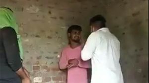 பண்ணையில் வேலை செய்ய மாட்டீயா.. தலித் இளைஞரை ஆடையை கழற்றி கொடூரமாக வெளுத்த உயர்ஜாதி இளைஞர்கள் 