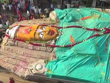 தமிழகத்திலிருந்து கர்நாடகத்துக்கு 7 மாத பயணம்.. ஒருவழியாக கோயில் எல்லையை அடைந்தார் கோதண்டராமர் 