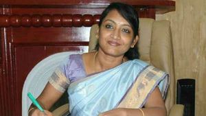 ஊருன்னா ஊட்டி மாதிரி இருக்கணும்.. கலெக்டர்னா திவ்யா மாதிரி.. பிடிங்க பசுமை விருது! 