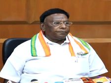 கிரண்பேடி வழக்கு..உச்ச நீதிமன்ற உத்தரவால் ஒருபக்கம் வருத்தம்..இன்னொரு பக்கம் சந்தோஷத்தில் நாராயணசாமி