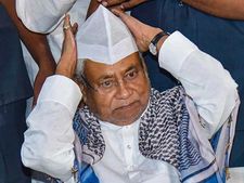இஃப்தார்... மத்திய அமைச்சர் கிரிராஜ் சிங் மீது பீகார் முதல்வர் நிதிஷ்குமார் கடும் தாக்கு! 