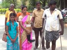 உயிரியல் பூங்காவில் நடத்திய கடைக்கு பூட்டு.. செயற்கை காலை ஒப்படைக்க வந்த மாற்றுதிறனாளியால் பரபரப்பு 