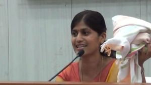 இது ஸ்பெஷல்.. ரொம்ப சந்தோஷமாக உணர்கிறேன்.. கலெக்டர் ரோகிணி கண்ணீர்! 