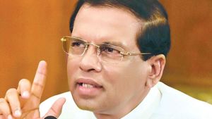 அவசர நிலை மேலும் ஒரு மாதம் நீட்டிப்பு.. சிறிசேனா திடீர் முடிவு.. என்ன நடக்கிறது இலங்கையில்? 
