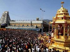 திருப்பதியில் 25 லட்சம் பக்தர்கள் தரிசனம்... கோடை விடுமுறையில் இதுவரை இல்லாத அளவிற்கு கூட்டம் 