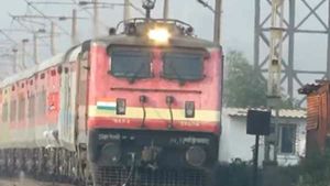 திருவாரூர்-காரைக்குடி ரயில் சேவை இனி வாரத்தில் 3 நாட்கள் மட்டுமே.. பயணிகள் கடும் அதிருப்தி 