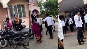 அம்பிகாவை பாய்ந்து பாய்ந்து அடித்த வக்கீல்.. கோர்ட்டுக்குள் நடந்த களேபரம் 